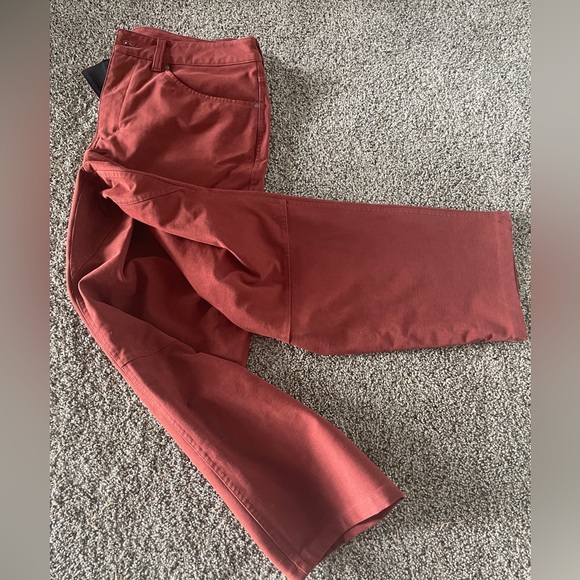 Lululemon pants size 34 (hem is cropped) - Picture 3 of 3